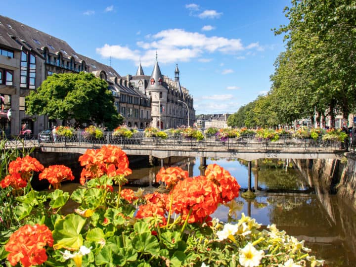 quimper. sur les bords de l'odet en centre ville. finistère. bretagne